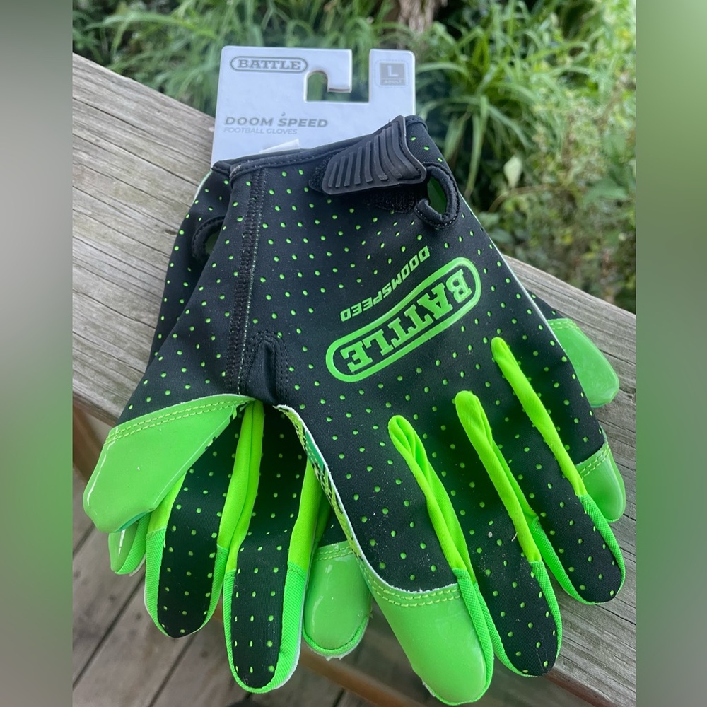 Doom Speed Men's Black & Neon Green Football Gloves
